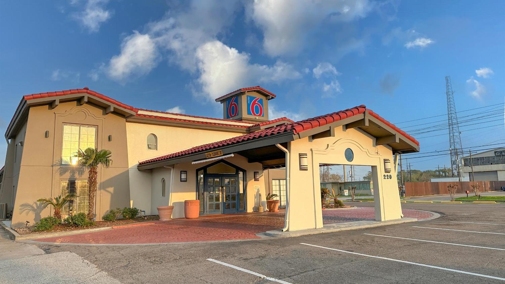 Hotel 6-beaumont, Tx 2*