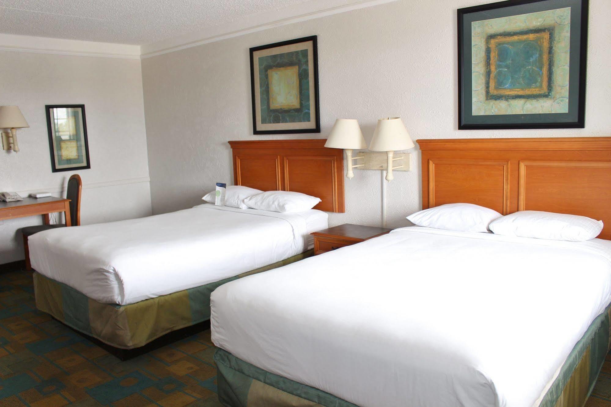 Hotel 6-beaumont, Tx 2*