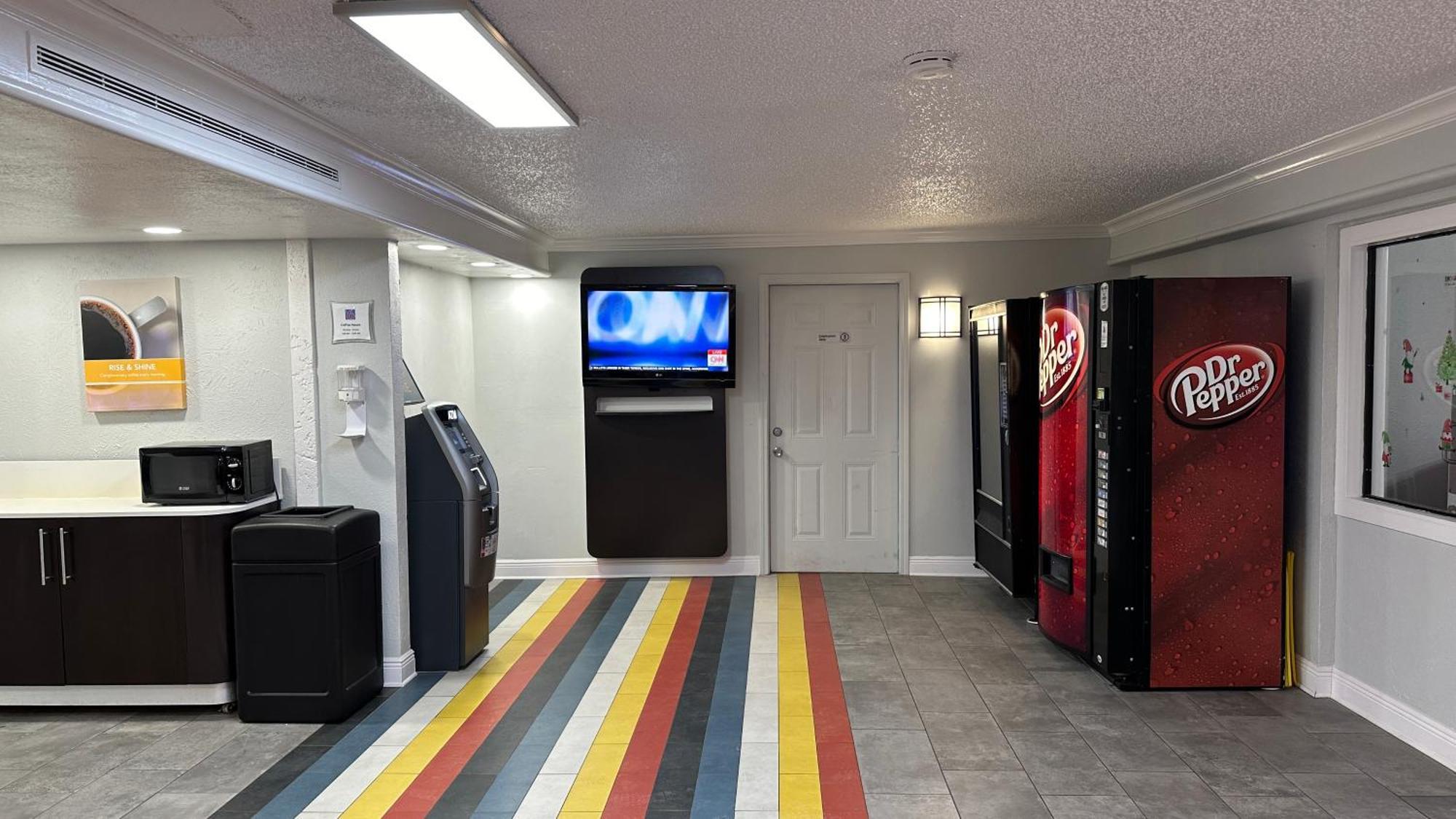 Hotel 6-beaumont, Tx 2*
