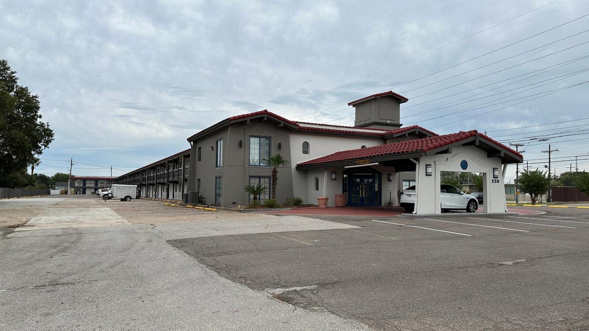 Hotel 6-beaumont, Tx 2*