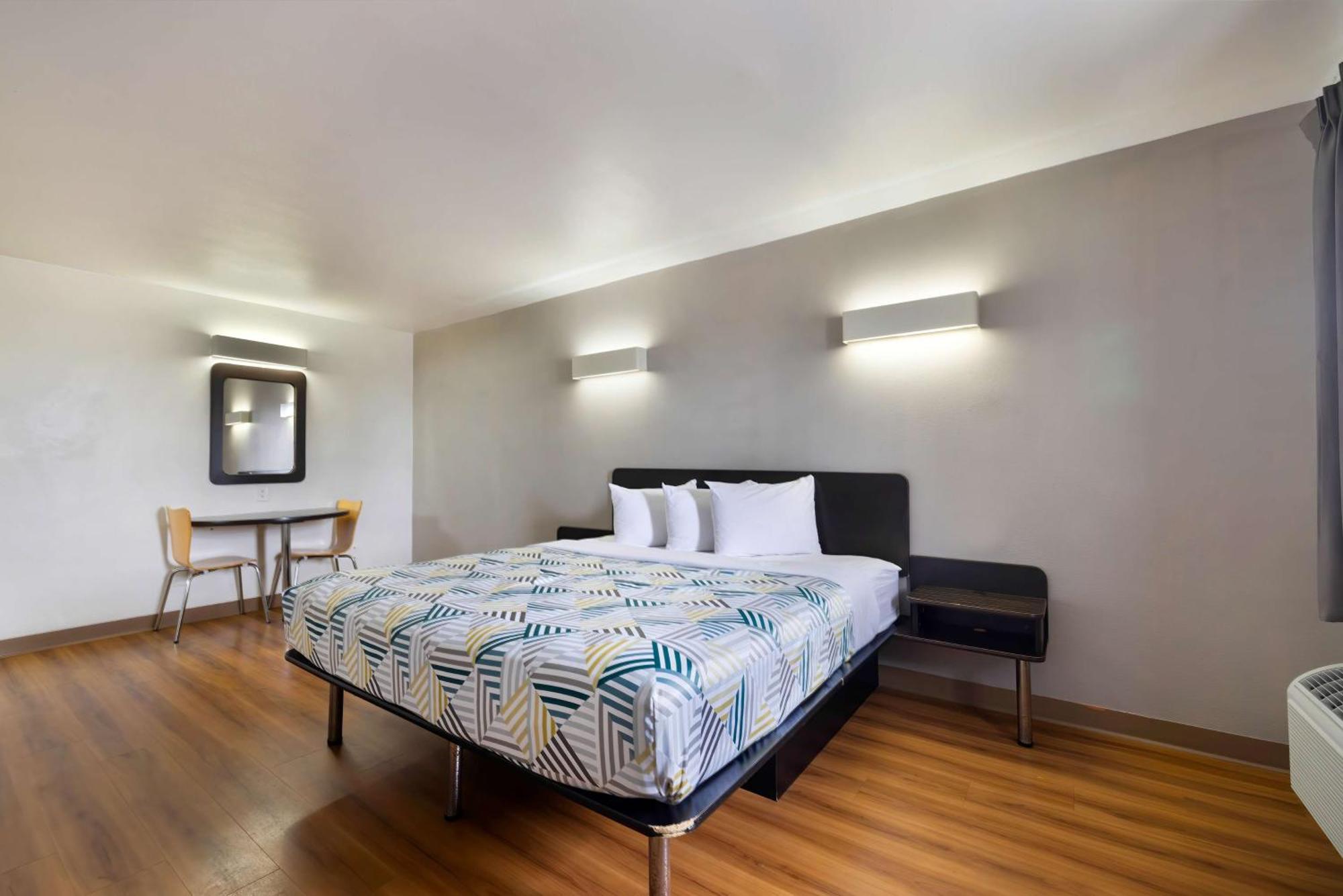 Hotel 6-beaumont, Tx