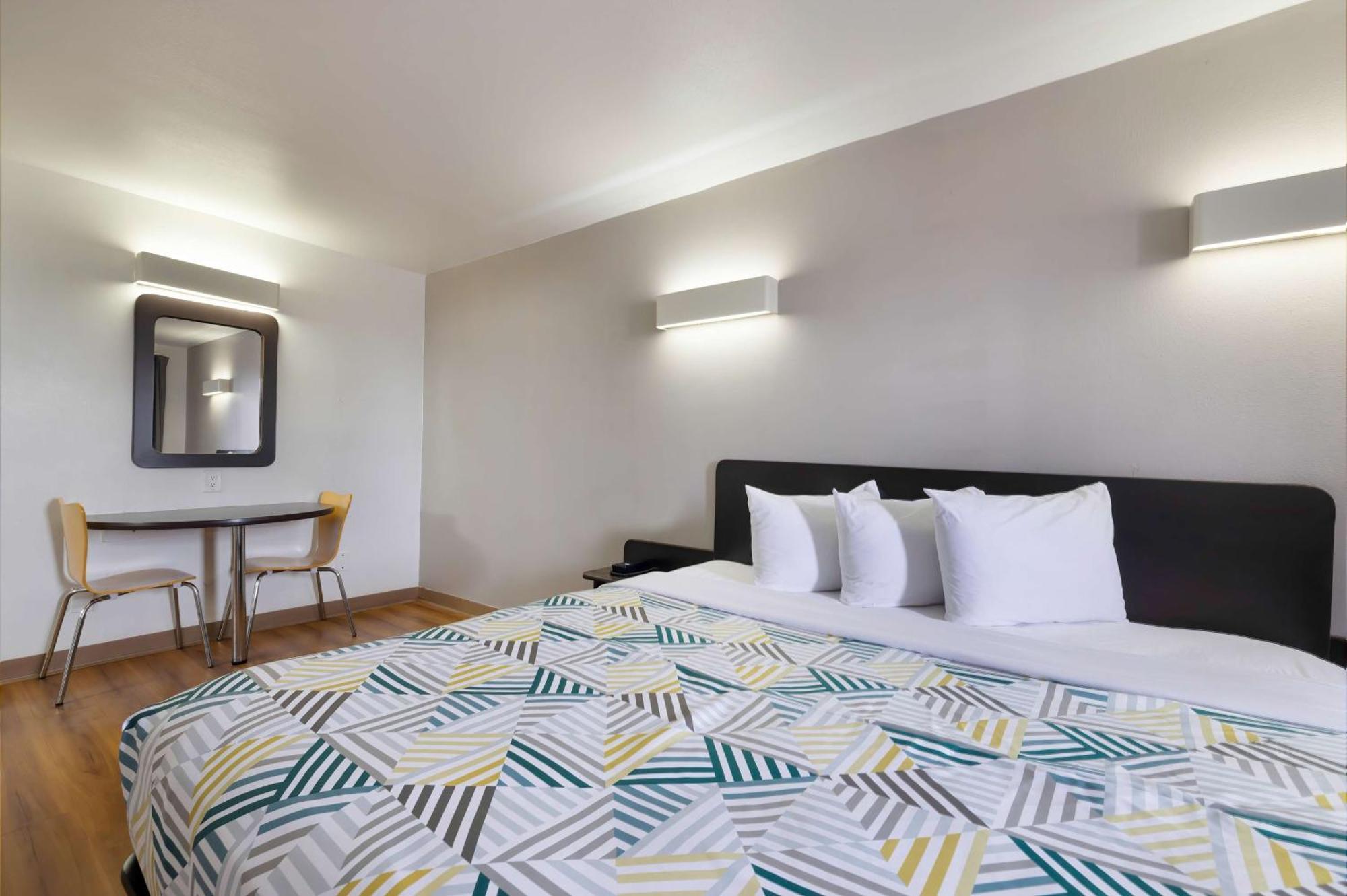 Hotel 6-beaumont, Tx