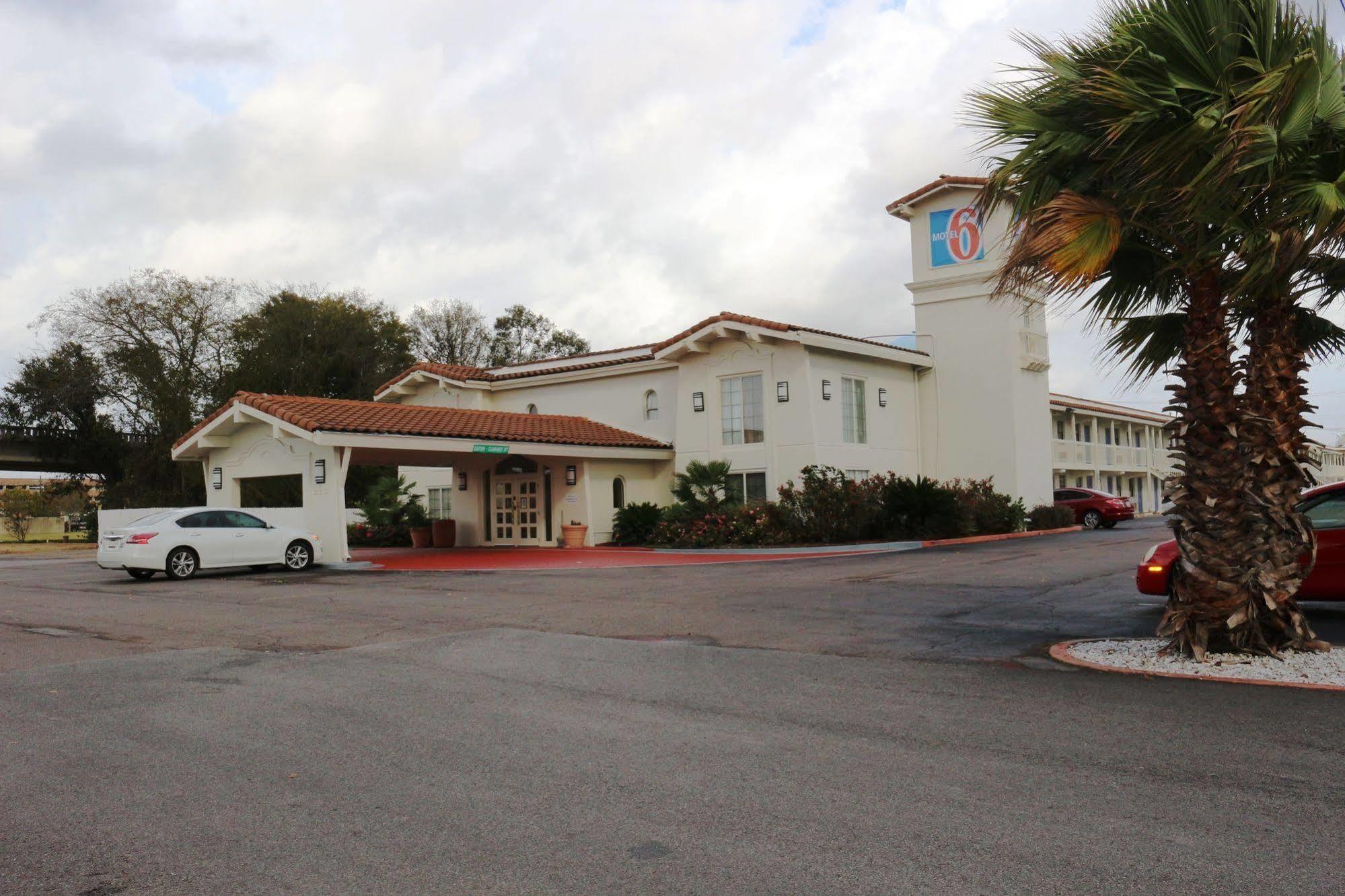Hotel 6-beaumont, Tx