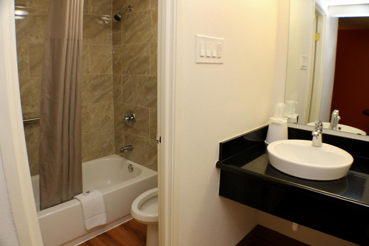 Hotel 6-beaumont, Tx 2*
